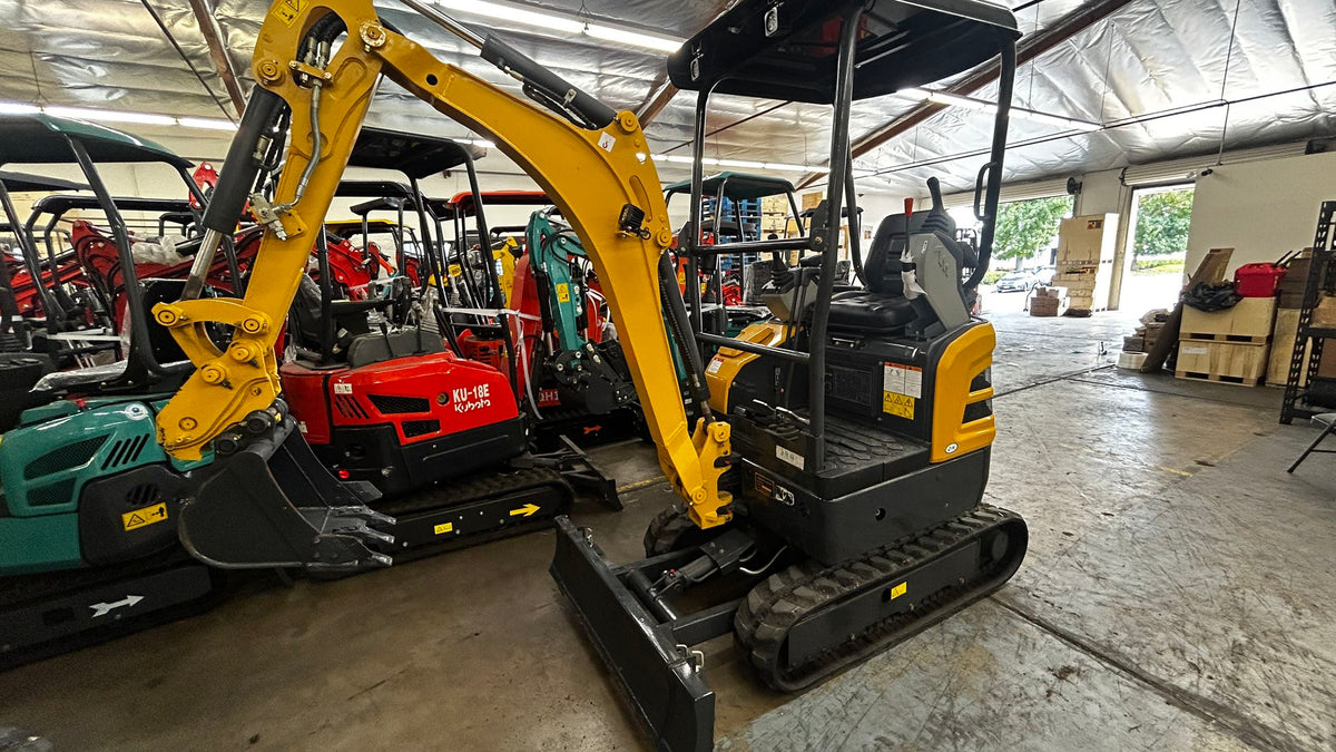 1.8 Ton Kubota Mini Excavator Retractable Tracks & 2-Speed Travel | AGT-SE17SR