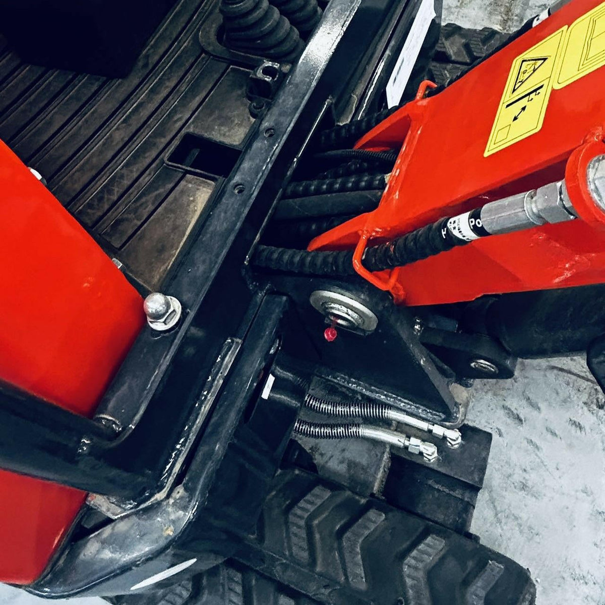 1.8 Ton Mini Excavator Kubota 13.5HP 3-Cylinder Diesel | KU18E