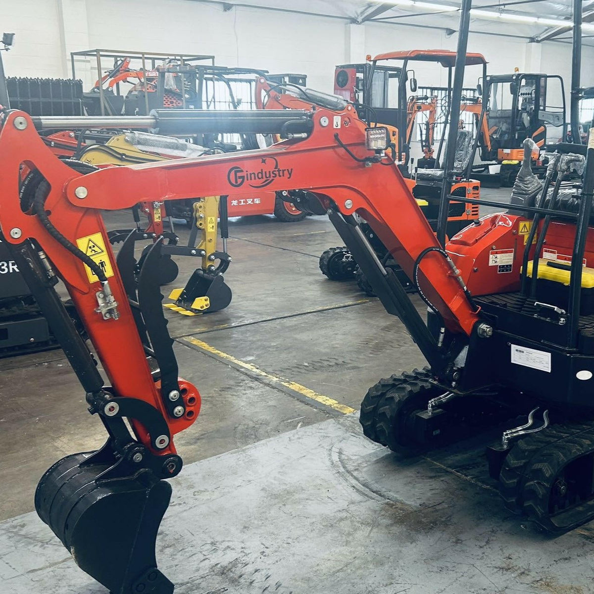 1.8 Ton Mini Excavator Kubota 13.5HP 3-Cylinder Diesel | KU18E