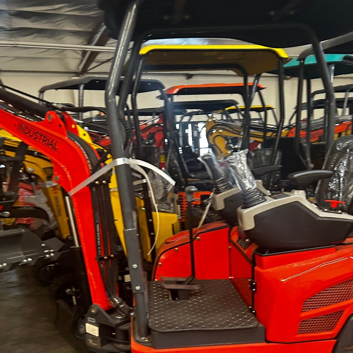 1.8 Ton Kubota Mini Excavator 12-Series Boom w/ Pilot Control & Thumb | AGT-QK18K-C