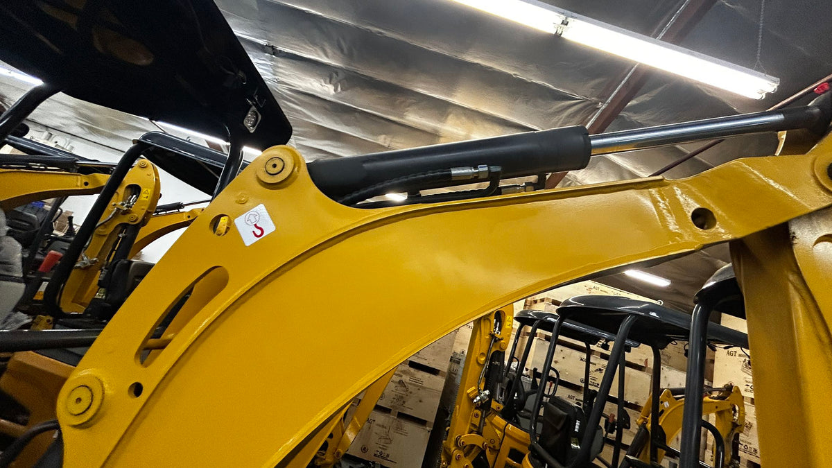 1.8 Ton Kubota Mini Excavator Retractable Tracks & 2-Speed Travel | AGT-SE17SR
