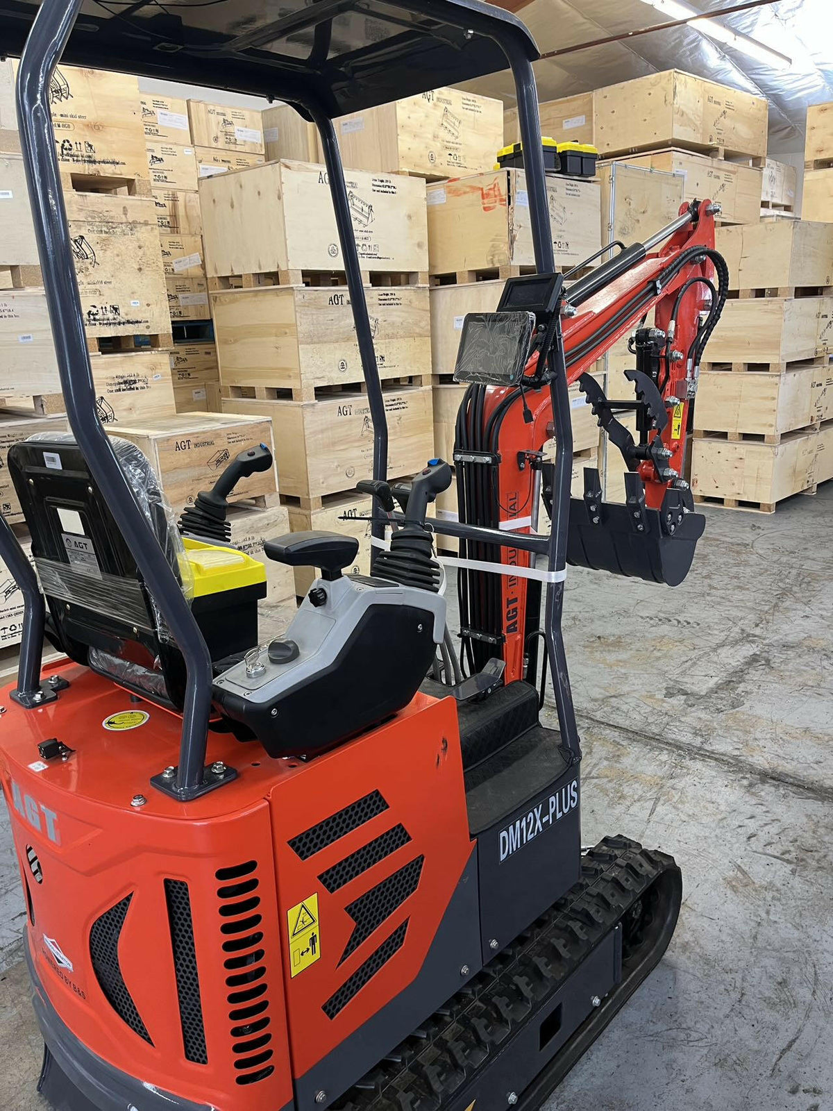 1.1 Ton Pro Mini Excavator EFI Engine w/ Two Speed & Pilot Control | DM12X-PLUS