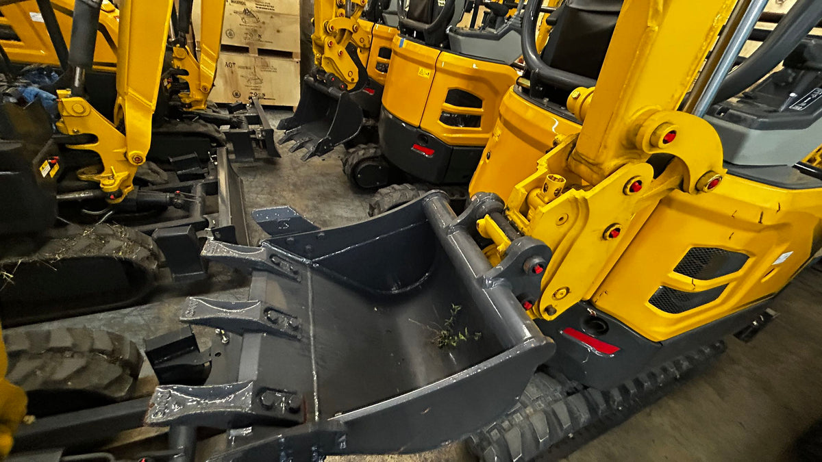 1.8 Ton Kubota Mini Excavator Retractable Tracks & 2-Speed Travel | AGT-SE17SR