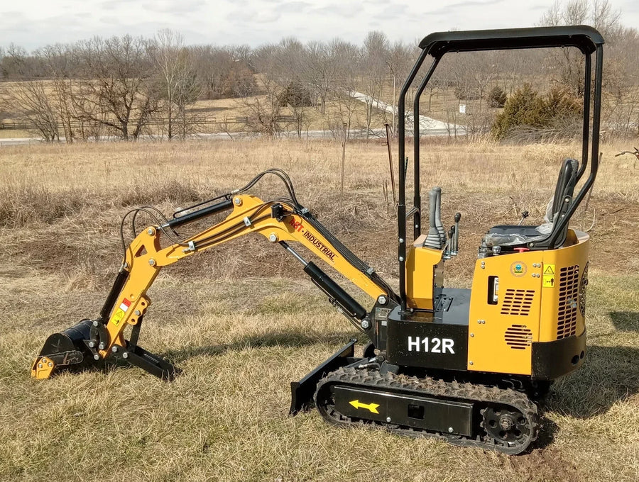 1 Ton Mini Excavator Rato 13.5HP EPA w/ Hydraulic Thumb | AGT-H12R