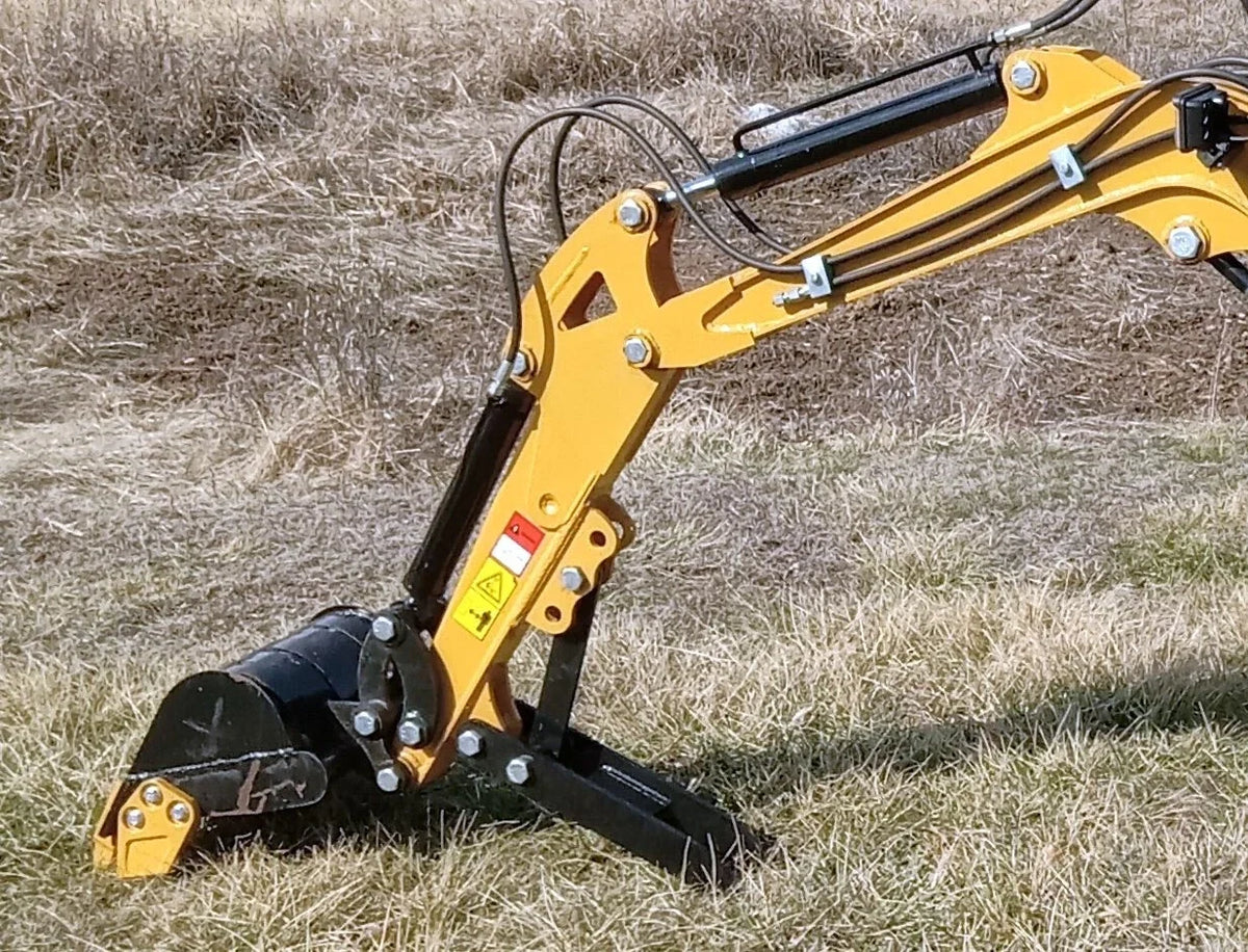1 Ton Mini Excavator Rato 13.5HP EPA w/ Hydraulic Thumb | AGT-H12R