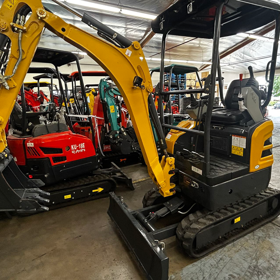1.8 Ton Kubota Mini Excavator Retractable Tracks & 2-Speed Travel | AGT-SE17SR