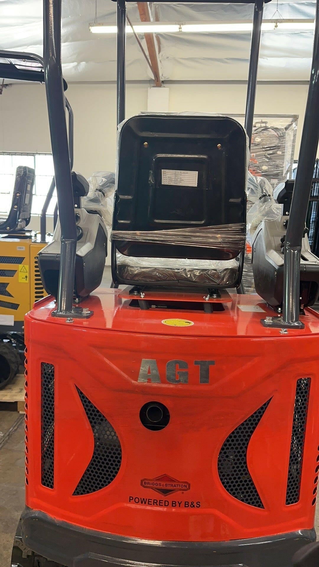 1 Ton, Upgraded Mini Excavator w/ Pilot Control & Swing Boom & Hydraulic Thumb | DM12X-C