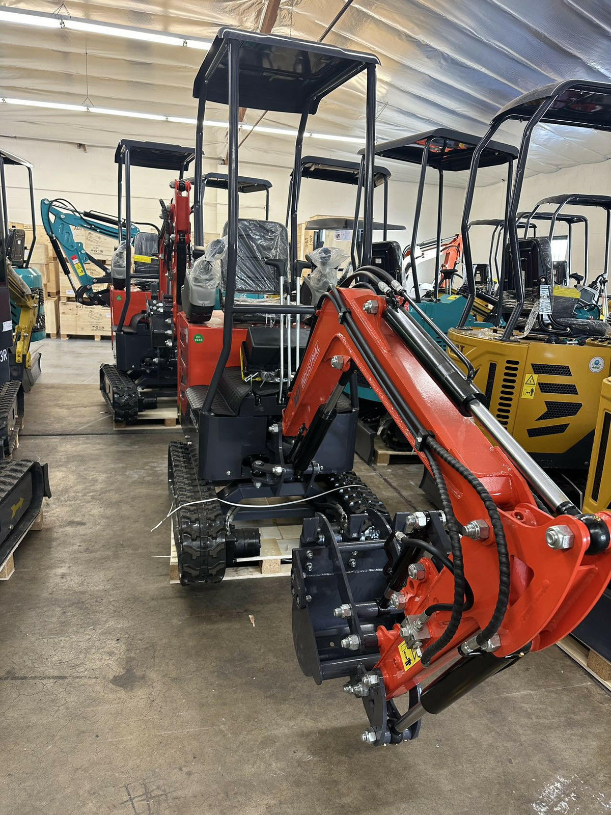 1 Ton, Upgraded Mini Excavator w/ Pilot Control & Swing Boom & Hydraulic Thumb | DM12X-C