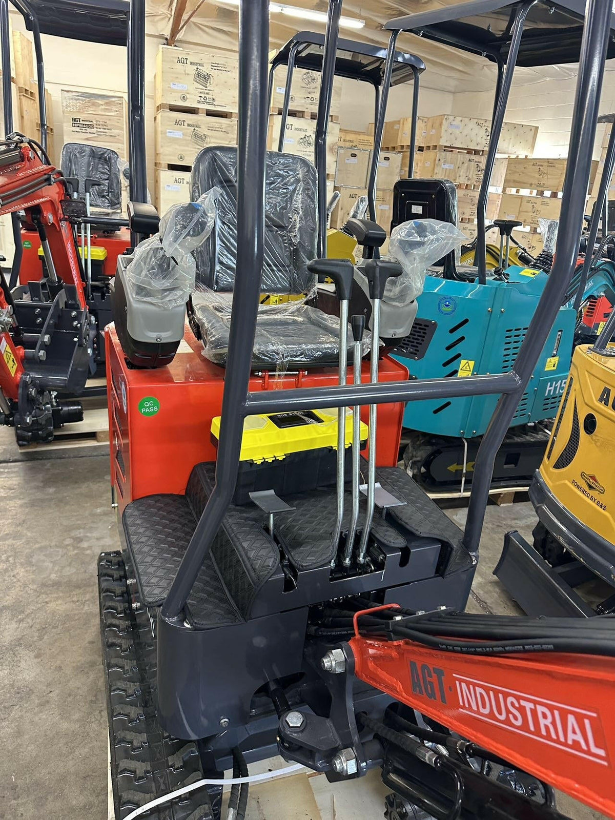 1 Ton, Upgraded Mini Excavator w/ Pilot Control & Swing Boom & Hydraulic Thumb | DM12X-C