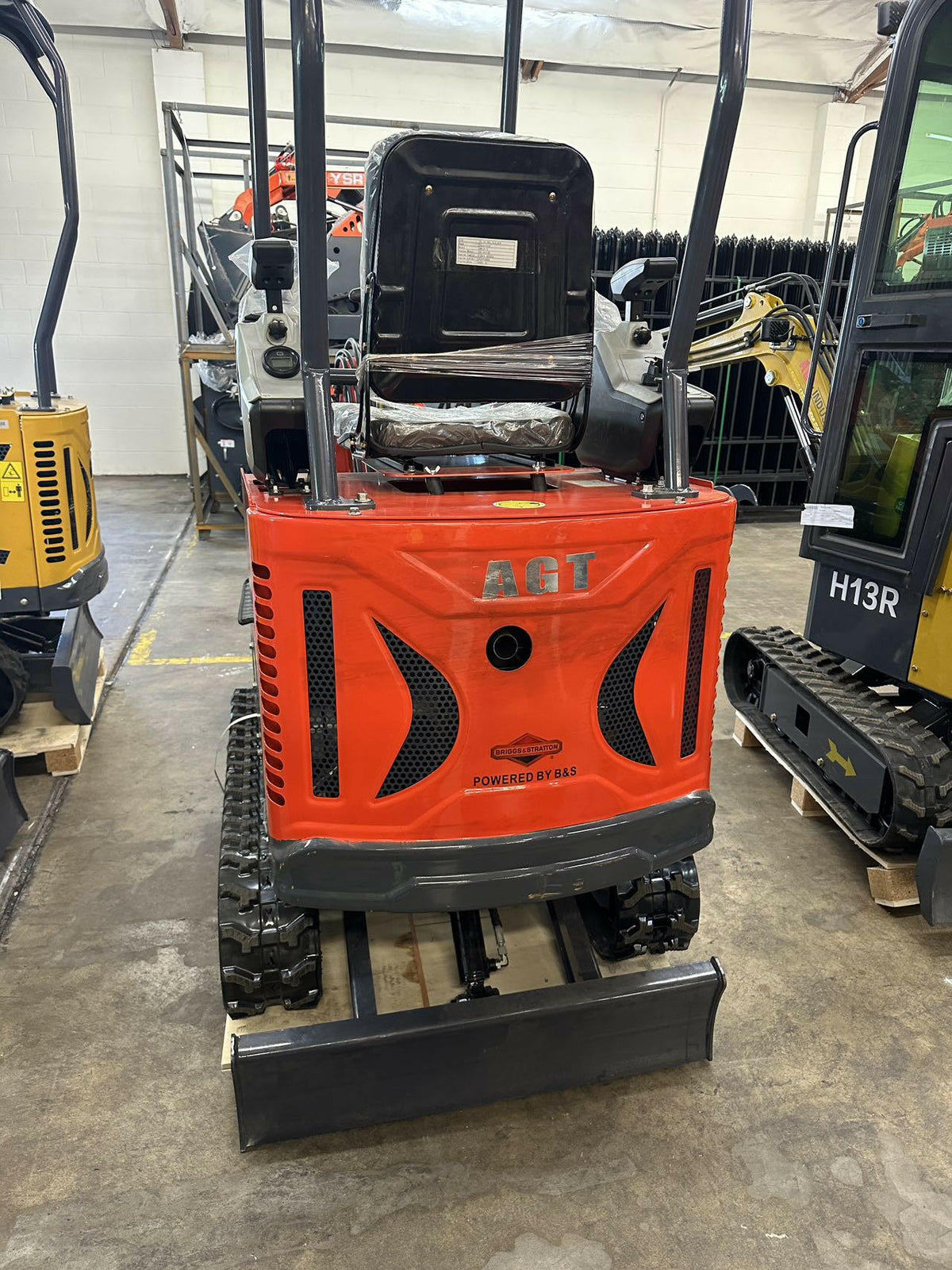 1 Ton, Upgraded Mini Excavator w/ Pilot Control & Swing Boom & Hydraulic Thumb | DM12X-C