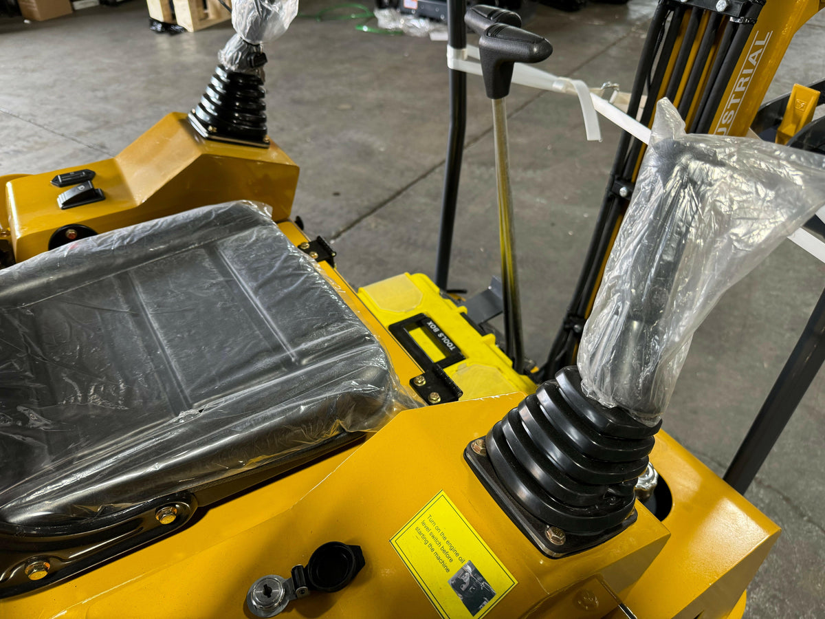 1 Ton Mini Excavator RATO 13.5HP Gasoline w/ Pilot Control | AGT-H15R