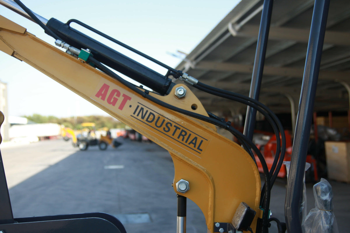1 Ton Mini Excavator B&S 13.5HP Engine w/ Hydraulic Thumb | AGT-DM12-C