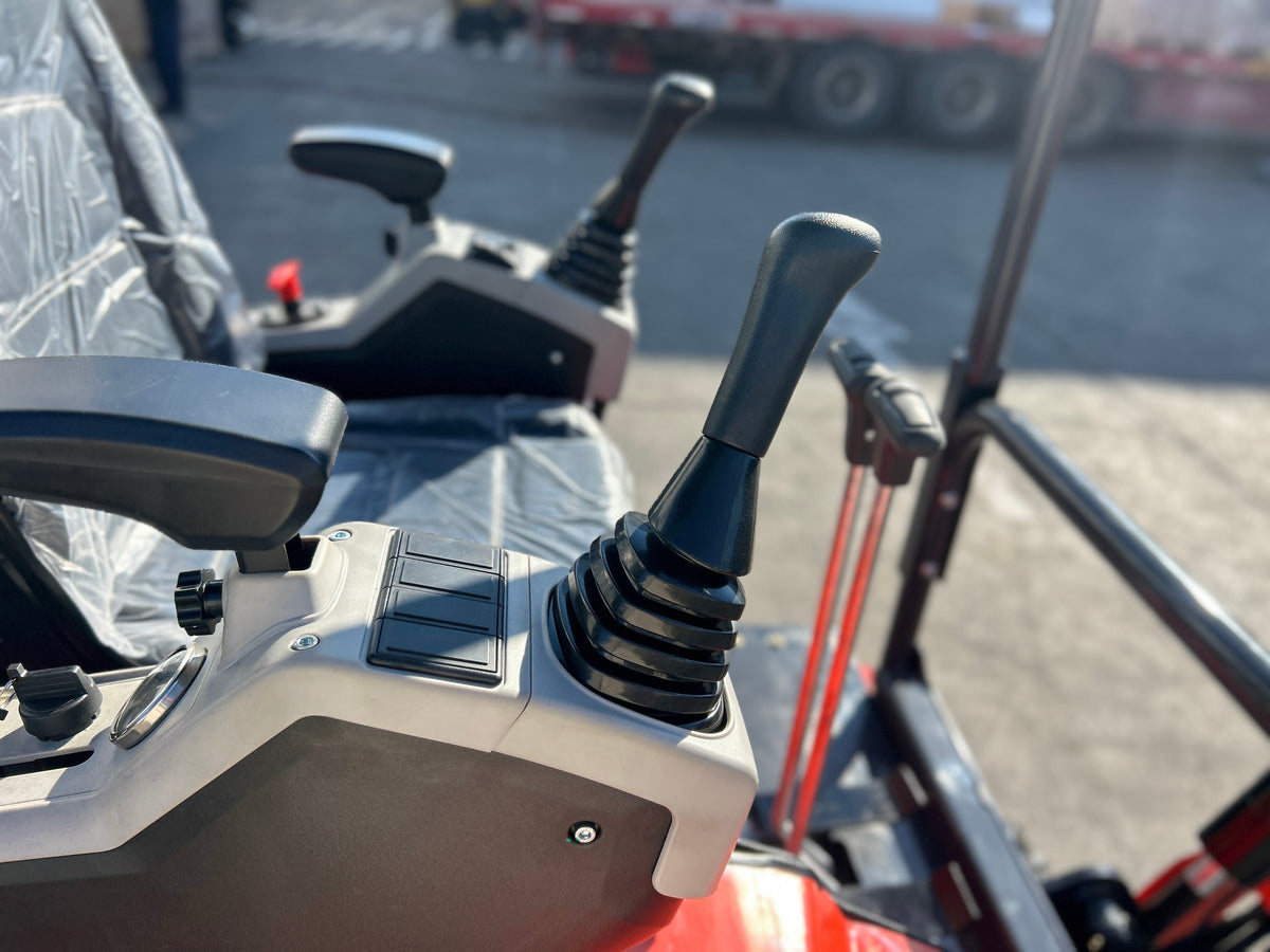 1 Ton Mini Excavator Rato 23HP Engine w/ A/C Enclosed Cab | QK20R