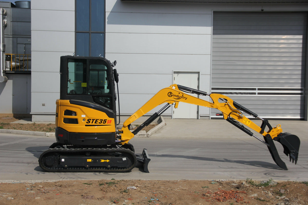 2.8 Ton Mini Excavator Yanmar 25HP Diesel Enclosed Cab w/ Thumb | CFG-STE35SR
