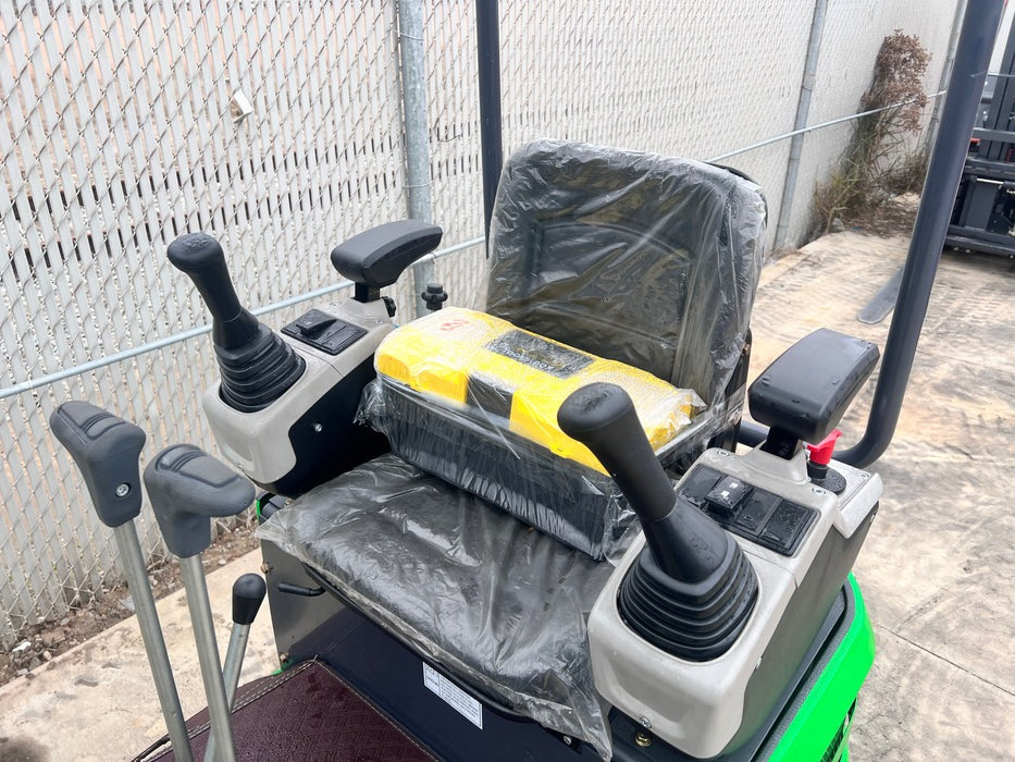 1 Ton Mini Excavator Briggs & Stratton 13.5HP 39" Width w/ Swing Boom & Thumb | KX12-CB