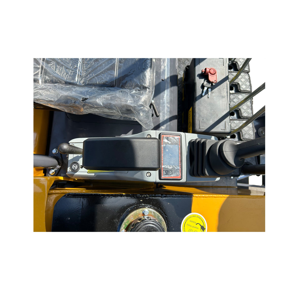 1.1 Ton Mini Excavator Rato 28HP Engine w/ Pilot Control & Thumb | MX50R