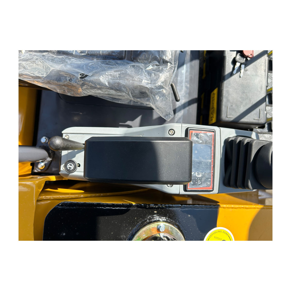 1.1 Ton Mini Excavator Rato 28HP Engine w/ Pilot Control & Thumb | MX50R
