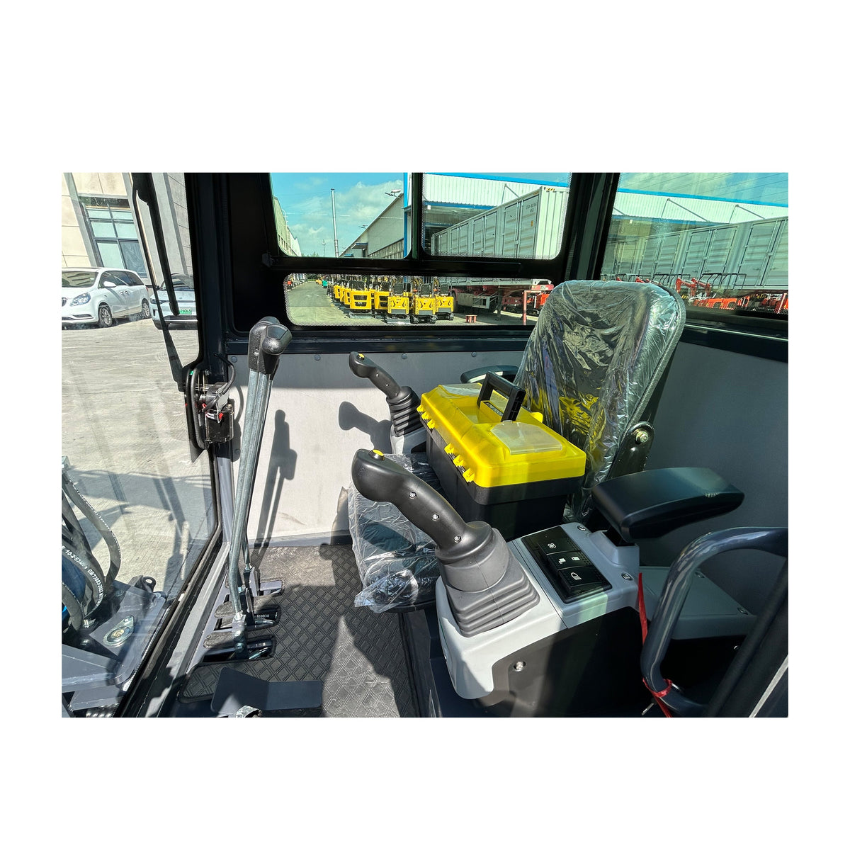 2 Ton Mini Excavator Rato 28HP Enclosed Cab w/ Hydraulic Thumb | MY50R