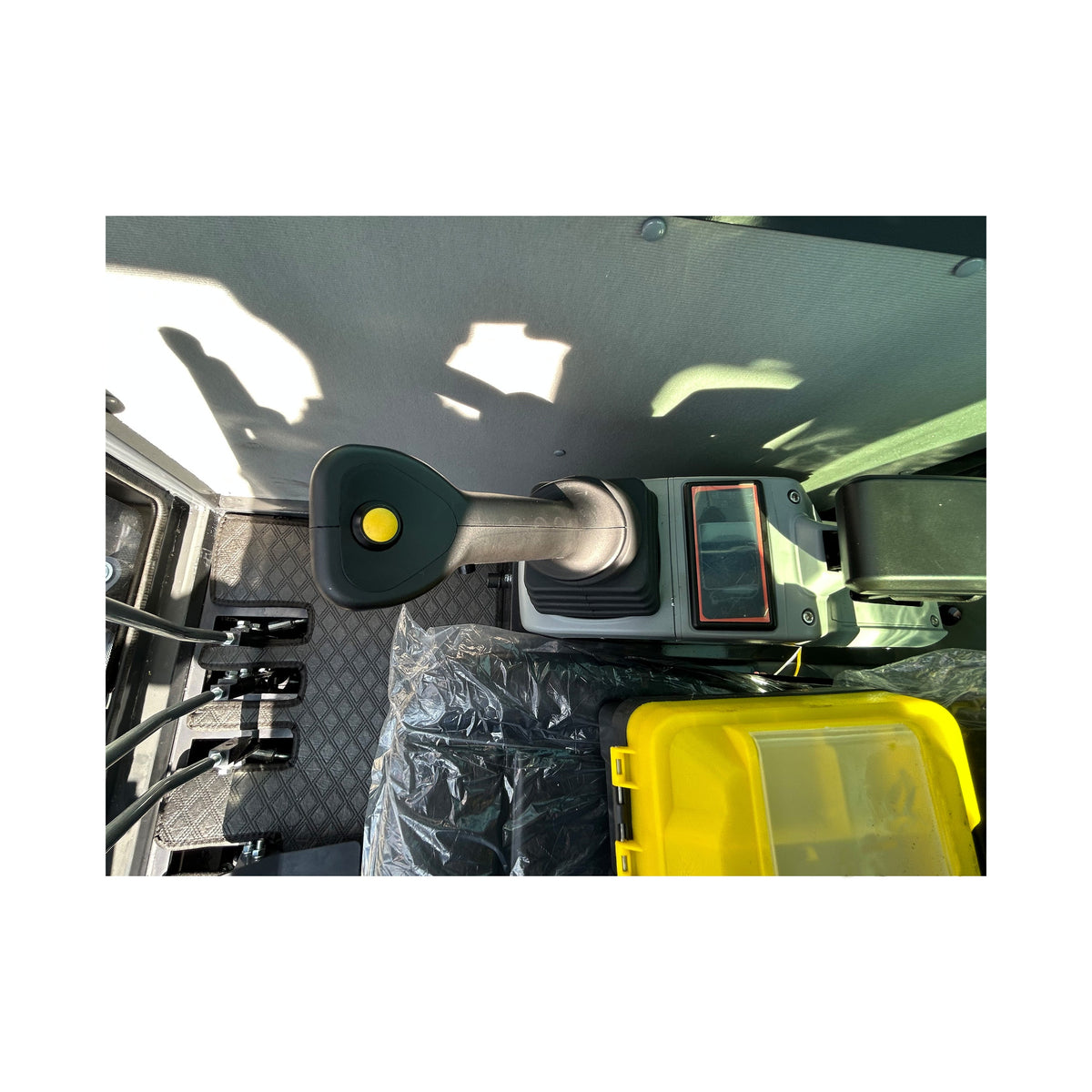 2 Ton Mini Excavator Rato 28HP Enclosed Cab w/ Hydraulic Thumb | MY50R