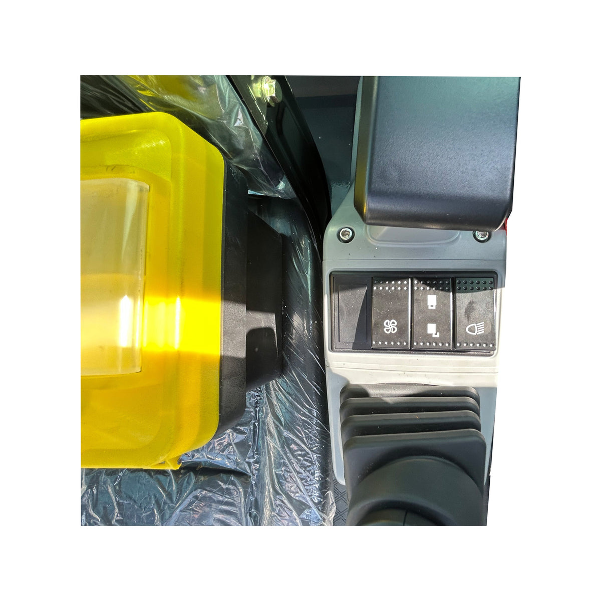 2 Ton Mini Excavator Rato 28HP Enclosed Cab w/ Hydraulic Thumb | MY50R