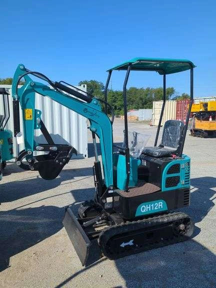 1 Ton Mini Excavator Rato 13.5HP Gas Digger w/ 16" Bucket & Fixed Thumb | QH12R