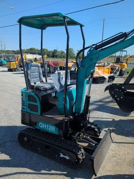 1 Ton Mini Excavator Rato 13.5HP Gas Digger w/ 16" Bucket & Fixed Thumb | QH12R