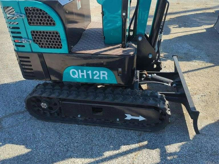 1 Ton Mini Excavator Rato 13.5HP Gas Digger w/ 16" Bucket & Fixed Thumb | QH12R