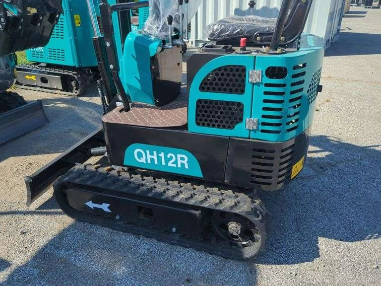 1 Ton Mini Excavator Rato 13.5HP Gas Digger w/ 16" Bucket & Fixed Thumb | QH12R