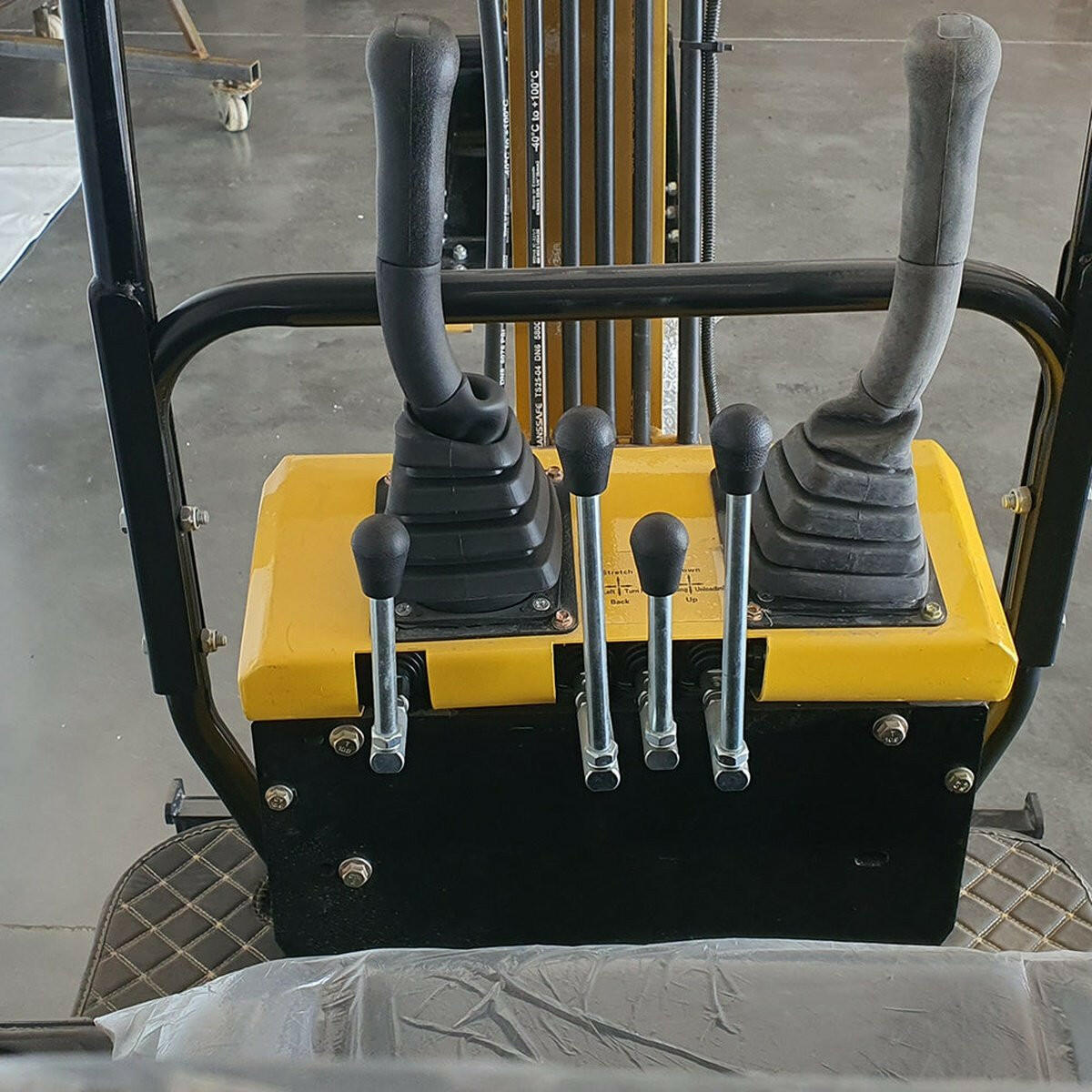 1 Ton Mini Excavator B&S 13.5HP Engine | AGT-QH12