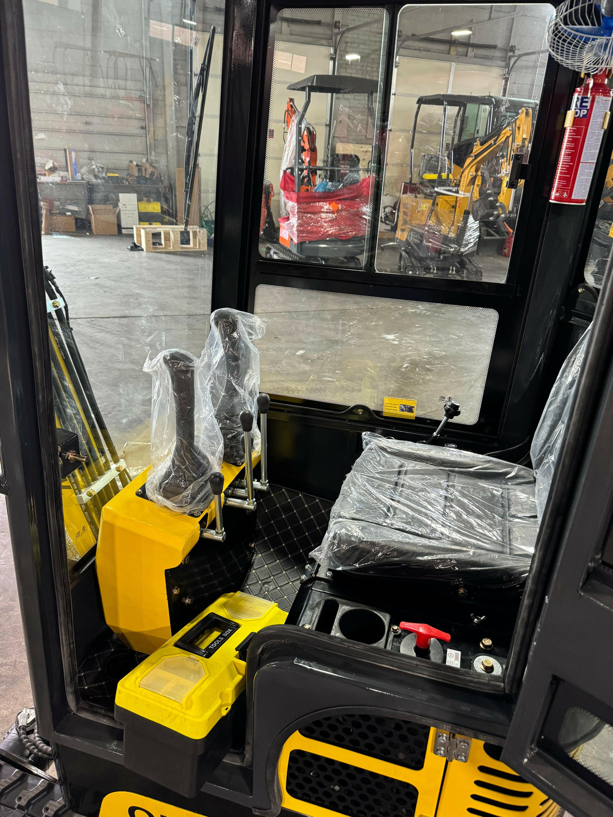 1 Ton Mini Excavator Rato 13HP Engine w/ Enclosed Cab | QH13R