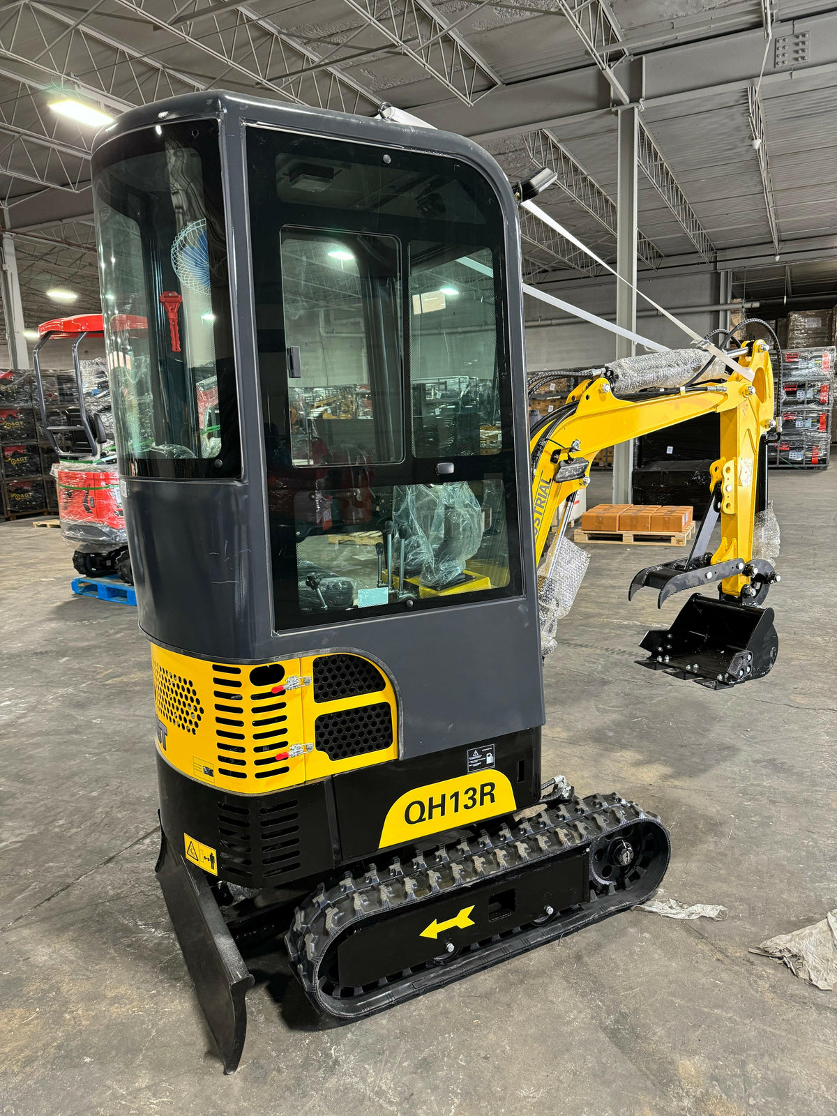 1 Ton Mini Excavator Rato 13HP Engine w/ Enclosed Cab | QH13R