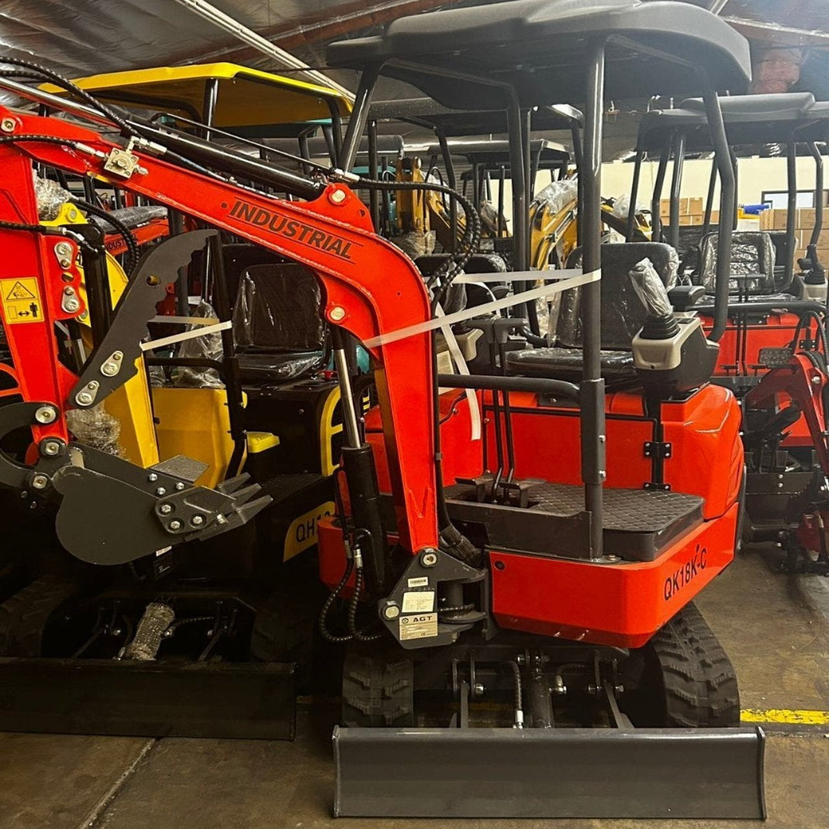 1.8 Ton Kubota Mini Excavator 12-Series Boom w/ Pilot Control & Thumb | AGT-QK18K-C