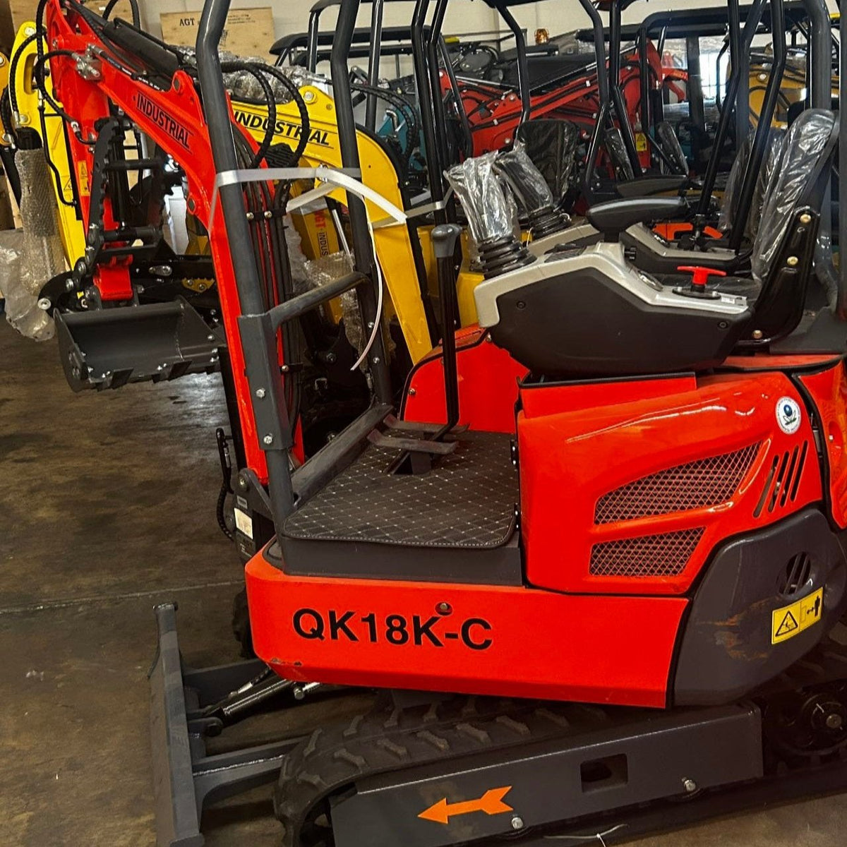 1.8 Ton Kubota Mini Excavator 12-Series Boom w/ Pilot Control & Thumb | AGT-QK18K-C