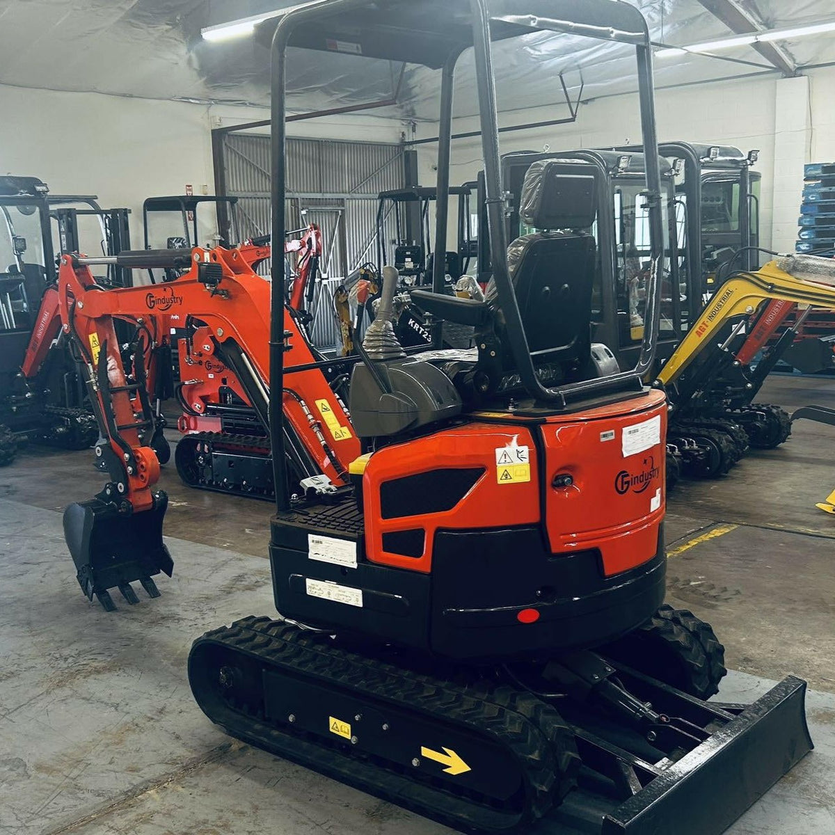 1.8 Ton Mini Excavator Kubota 13.5HP 3-Cylinder Diesel | KU18E