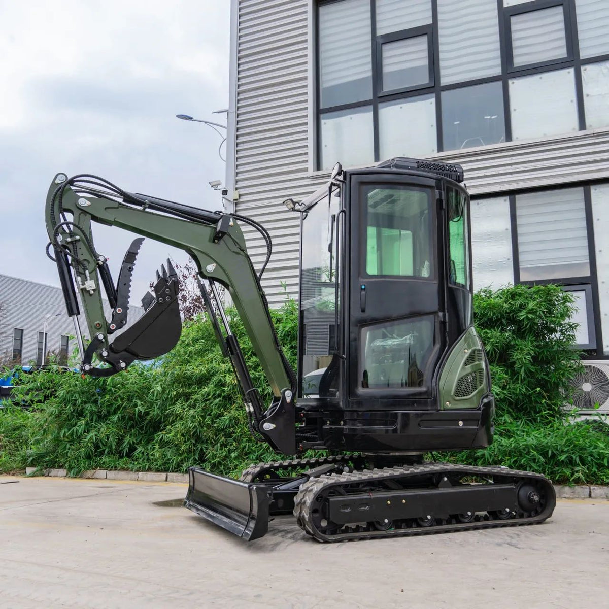 TYPHON TERROR XXV 2.7 Ton Mini Excavator 25.1HP Kubota D1105 Diesel AC Cabin