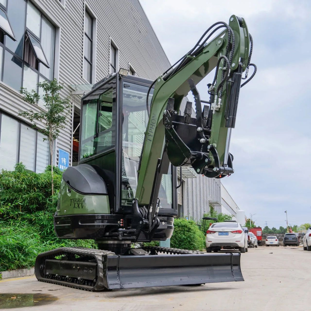 TYPHON TERROR XXV 2.7 Ton Mini Excavator 25.1HP Kubota D1105 Diesel AC Cabin