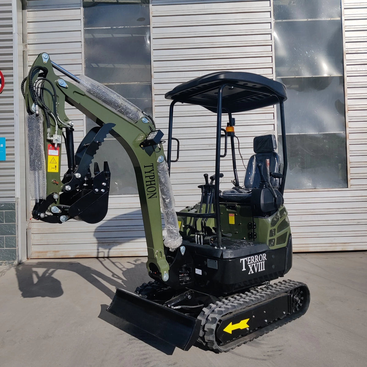2026 4000 lb Typhon Terror XVIII Mini Excavator Rubber Track with Kubota Diesel