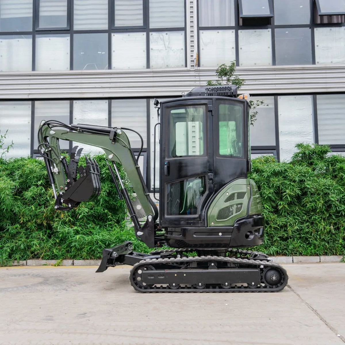 TYPHON TERROR XXV 2.7 Ton Mini Excavator 25.1HP Kubota D1105 Diesel AC Cabin