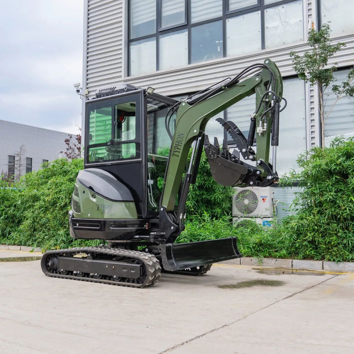 TYPHON TERROR XXV 2.7 Ton Mini Excavator 25.1HP Kubota D1105 Diesel AC Cabin