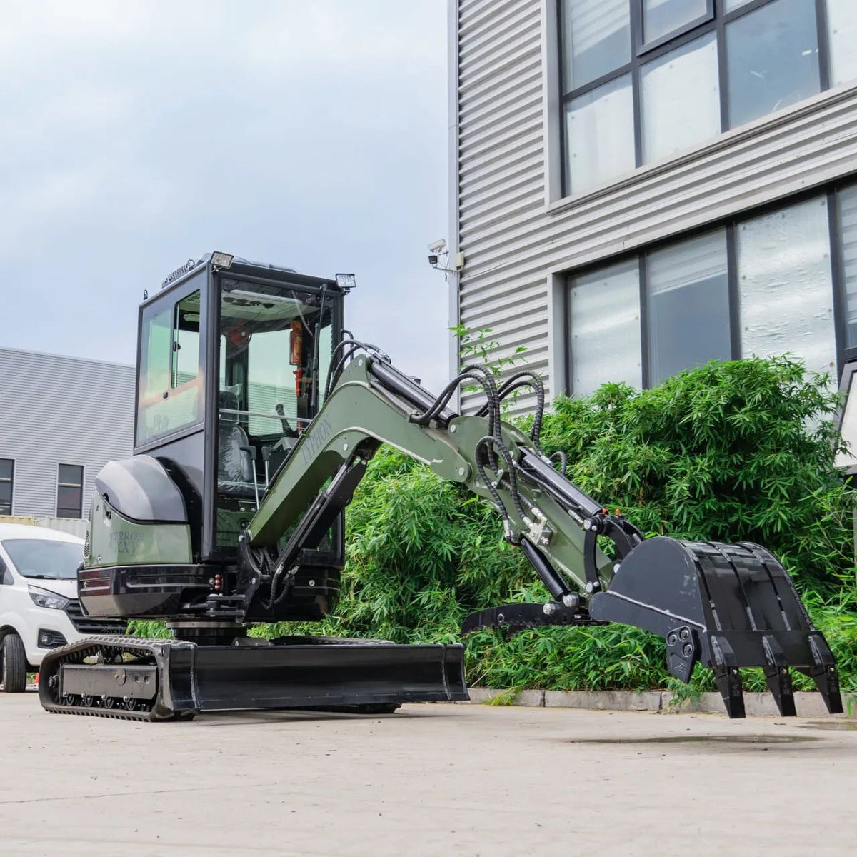 TYPHON TERROR XXV 2.7 Ton Mini Excavator 25.1HP Kubota D1105 Diesel AC Cabin
