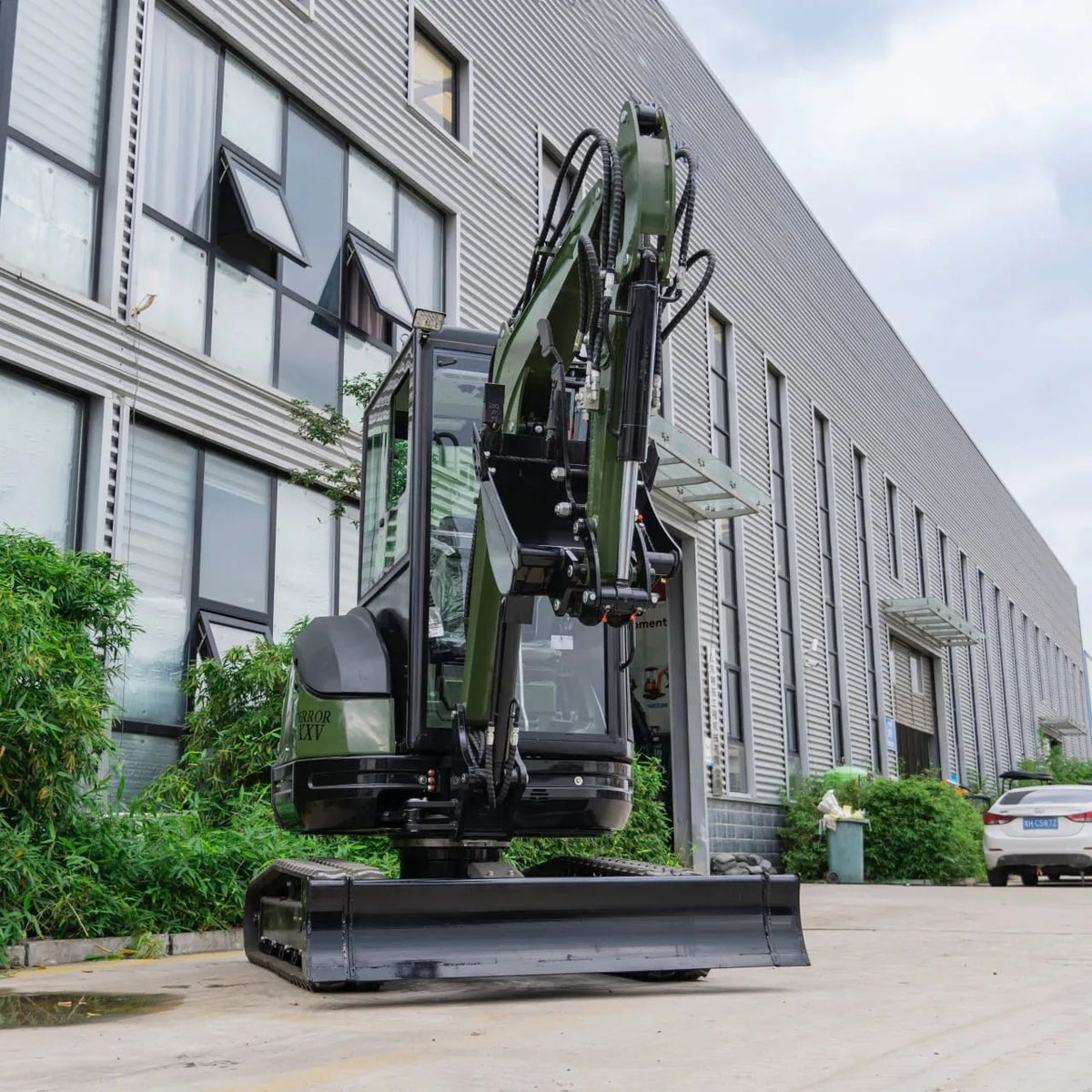 TYPHON TERROR XXV 2.7 Ton Mini Excavator 25.1HP Kubota D1105 Diesel AC Cabin